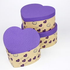Scatole regalo di caramelle a forma di cuore in cartone