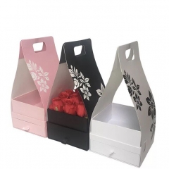 scatola di fiori di carta