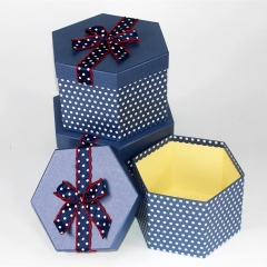 Scatola regalo Hexagon personalizzata con nastro per fidanzamento