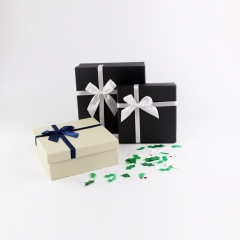 Scatola regalo di lusso in cartone quadrato con farfallino per incontri