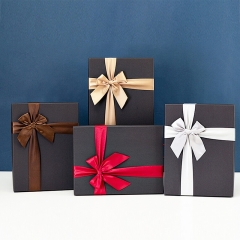 Elegante confezione regalo in carta nera + confezione regalo in carta con nastro