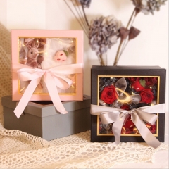 Scatola regalo personalizzata in cartone quadrato con logo per confezionare fiori con PVC